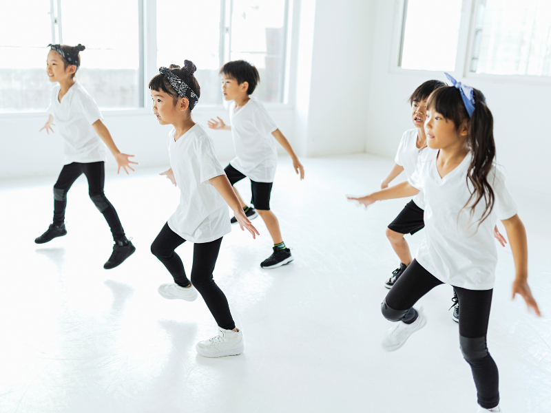 戸田市のチアダンススクールの様子